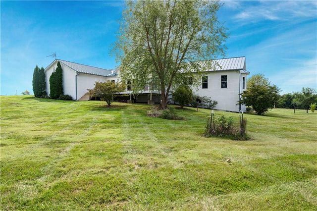 20660 Mission Road, Stilwell, KS 66085