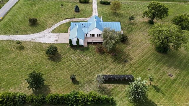 20660 Mission Road, Stilwell, KS 66085