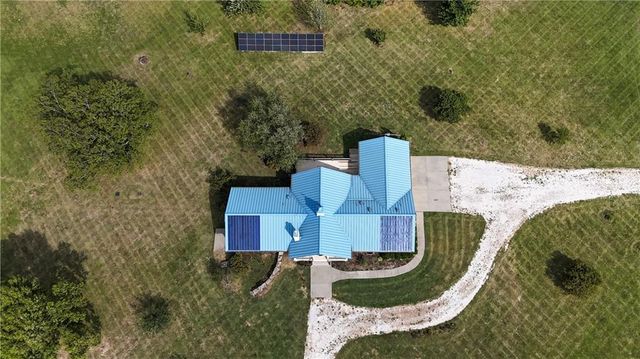 20660 Mission Road, Stilwell, KS 66085