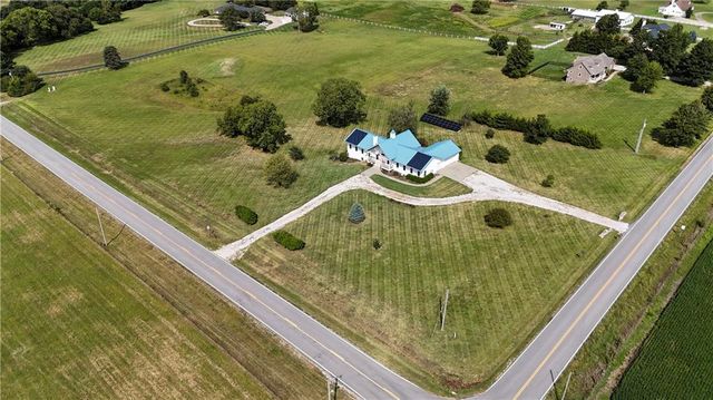 20660 Mission Road, Stilwell, KS 66085