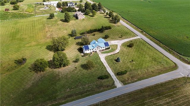 20660 Mission Road, Stilwell, KS 66085