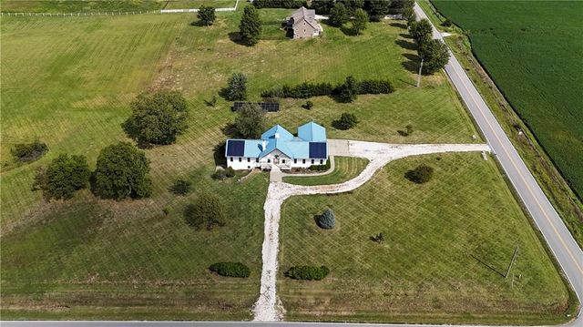 20660 Mission Road, Stilwell, KS 66085