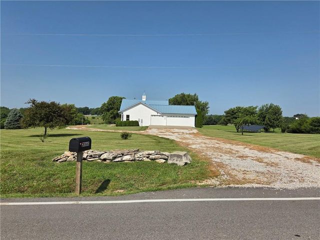 20660 Mission Road, Stilwell, KS 66085