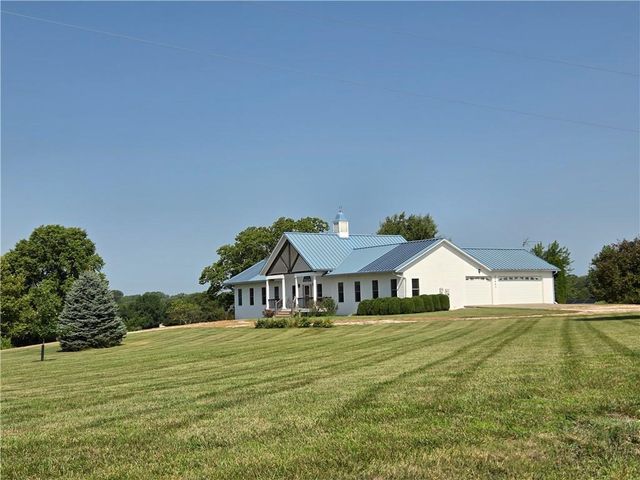 20660 Mission Road, Stilwell, KS 66085