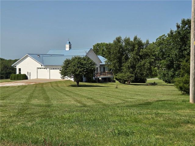 20660 Mission Road, Stilwell, KS 66085