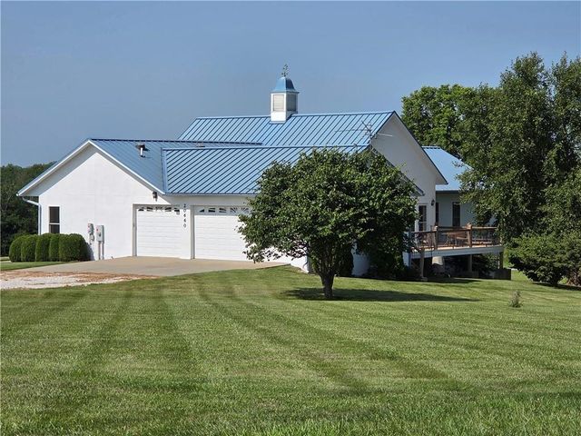 20660 Mission Road, Stilwell, KS 66085