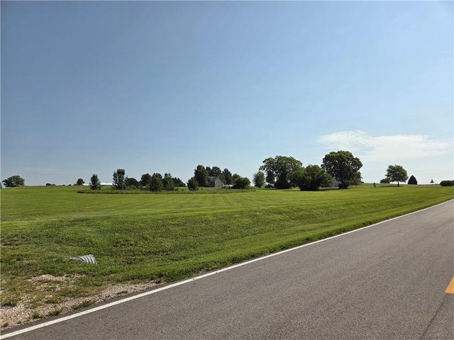 20660 Mission Road, Stilwell, KS 66085