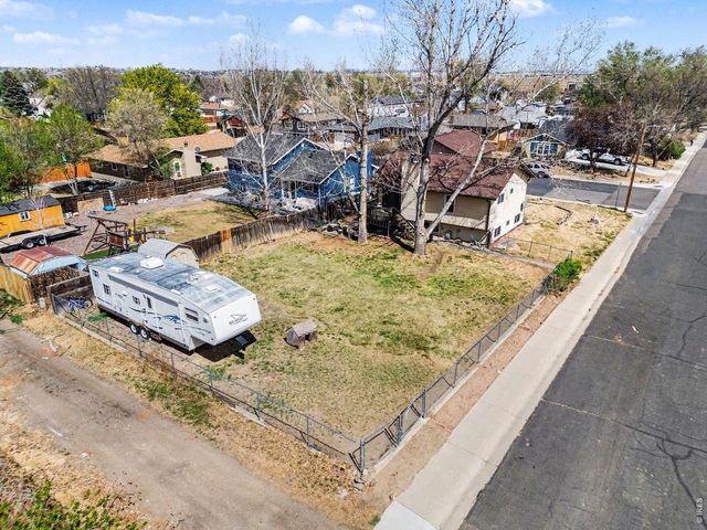 205 6th St, Mead, CO 80542