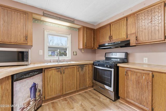 76 Deer Way, Manalapan, NJ 07726