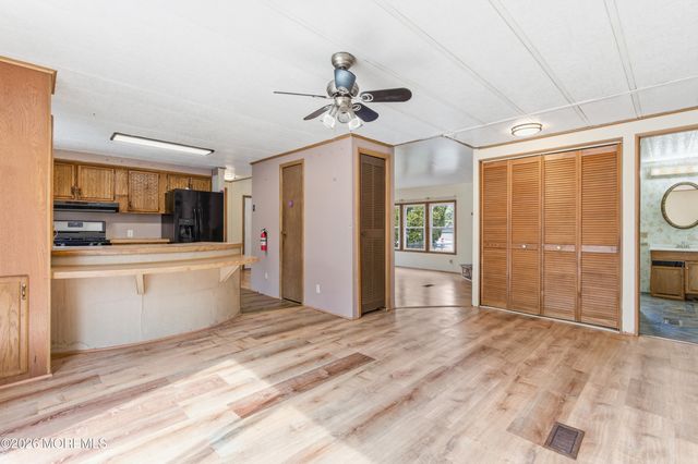 76 Deer Way, Manalapan, NJ 07726