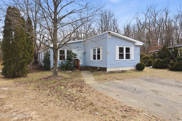 76 Deer Way, Manalapan, NJ 07726