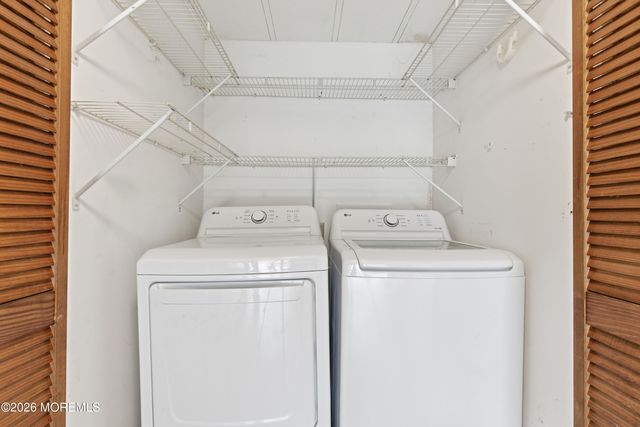 76 Deer Way, Manalapan, NJ 07726