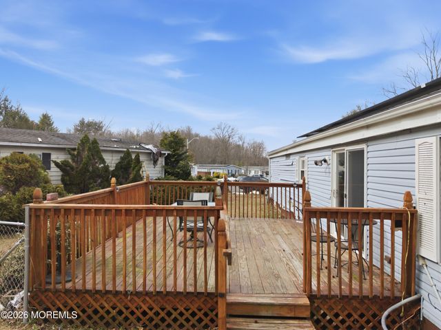 76 Deer Way, Manalapan, NJ 07726