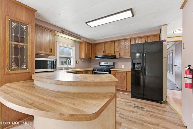 76 Deer Way, Manalapan, NJ 07726