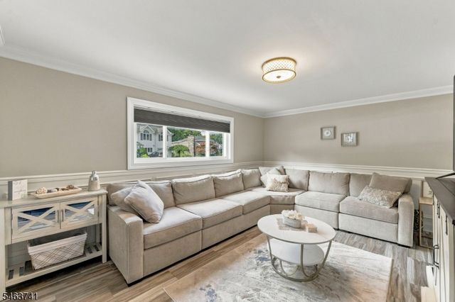 264 Winifred Dr, Totowa Boro, NJ 07512