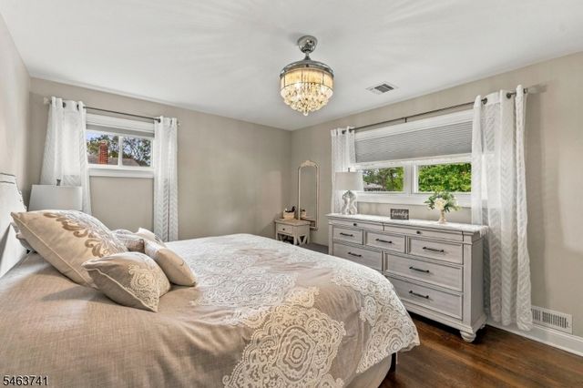 264 Winifred Dr, Totowa Boro, NJ 07512