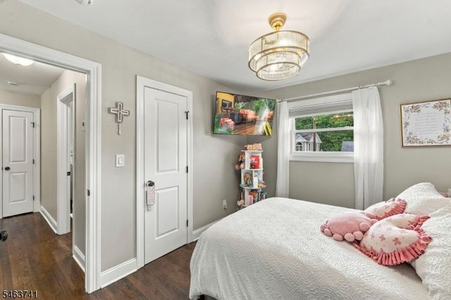 264 Winifred Dr, Totowa Boro, NJ 07512