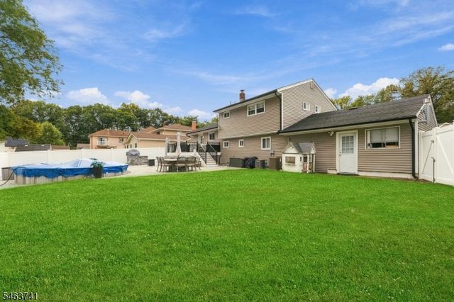 264 Winifred Dr, Totowa Boro, NJ 07512