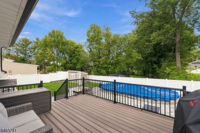 264 Winifred Dr, Totowa Boro, NJ 07512