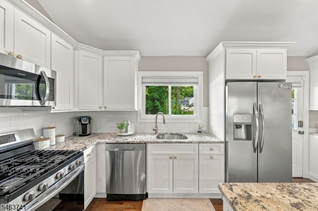 264 Winifred Dr, Totowa Boro, NJ 07512