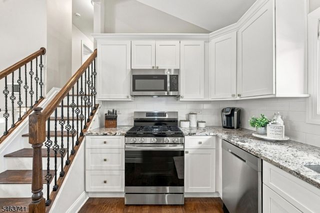 264 Winifred Dr, Totowa Boro, NJ 07512