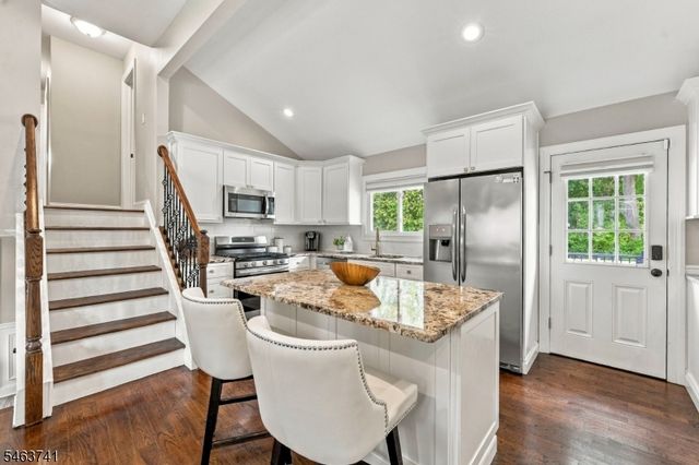 264 Winifred Dr, Totowa Boro, NJ 07512