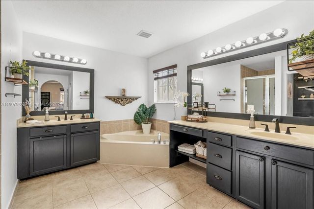 14027 SW 274th Ter, Homestead, FL 33032