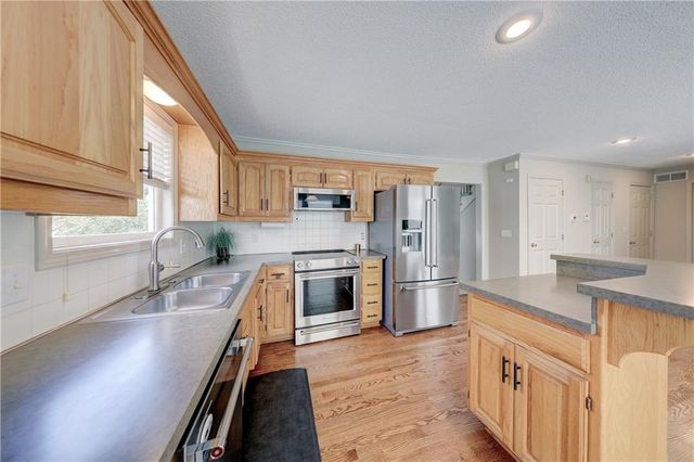 21475 W 121st Street, Olathe, KS 66061