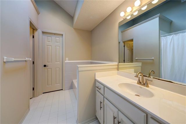 21475 W 121st Street, Olathe, KS 66061
