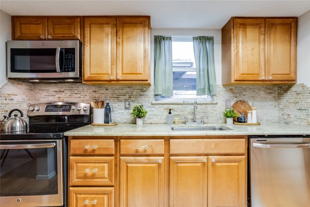 441 Compton Lane, Waxahachie, TX 75167