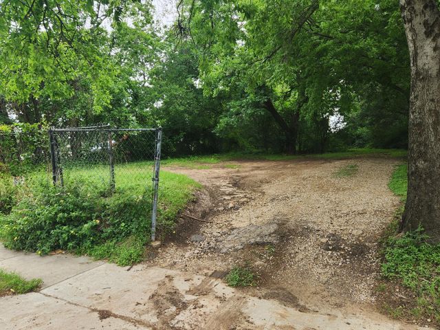115 E Pembroke Avenue, Dallas, TX 75203