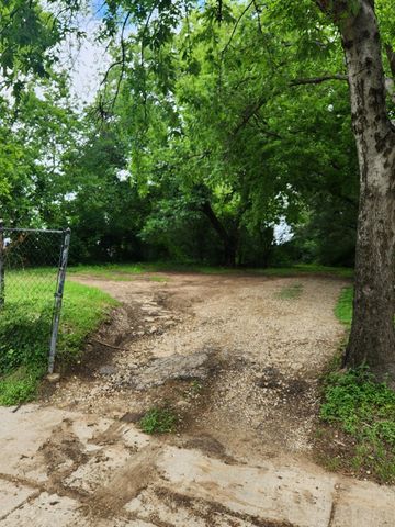 115 E Pembroke Avenue, Dallas, TX 75203