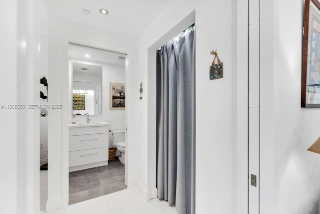 3131 NE 188th Street 2-1004, Aventura, FL 33180
