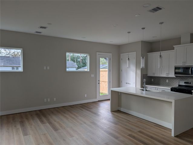 8117 Esther Acres, Houston, TX 77088