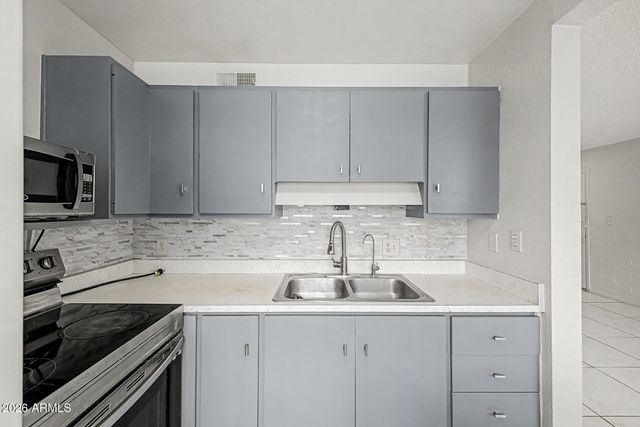 2549 W Rose Lane A-113, Phoenix, AZ 85017