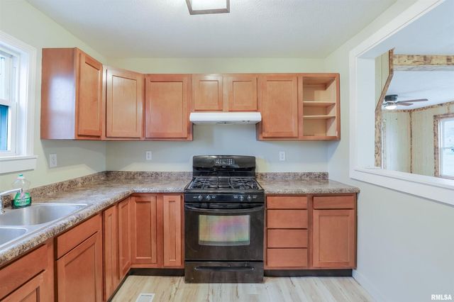 506 W POPLAR Street, West Frankfort, IL 62896