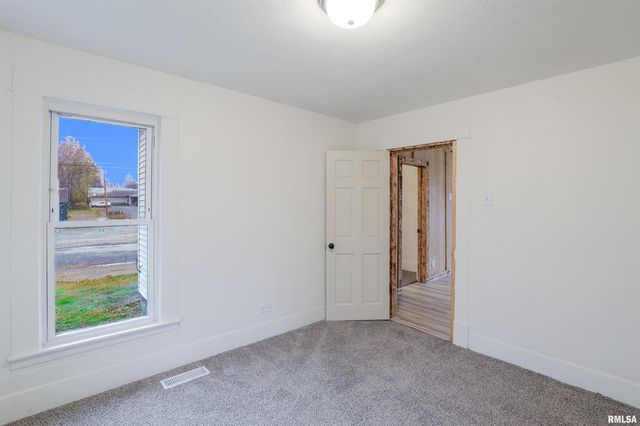 506 W POPLAR Street, West Frankfort, IL 62896