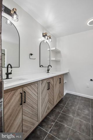 2121 CABOTS POINT LN, Reston, VA 20191