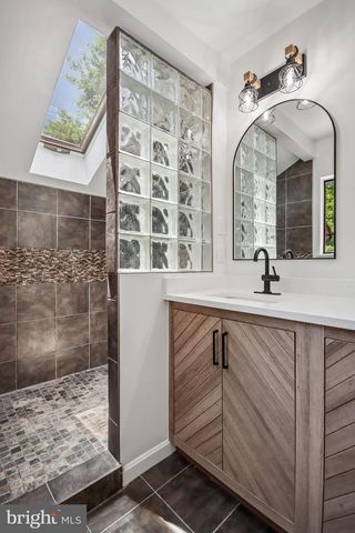 2121 CABOTS POINT LN, Reston, VA 20191