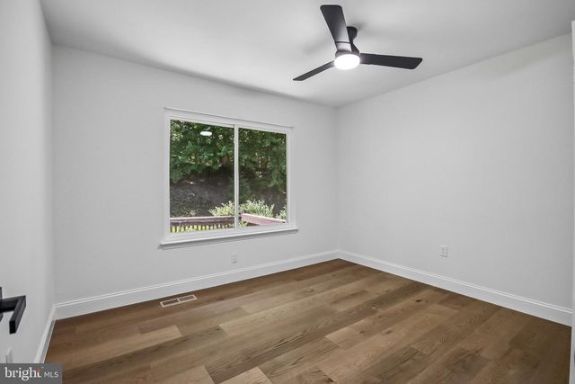 2121 CABOTS POINT LN, Reston, VA 20191