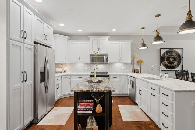 6215 Utica Ridge Road 104, Davenport, IA 52807