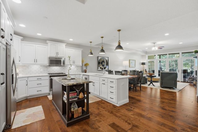 6215 Utica Ridge Road 104, Davenport, IA 52807