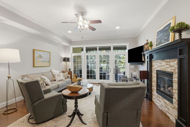 6215 Utica Ridge Road 104, Davenport, IA 52807