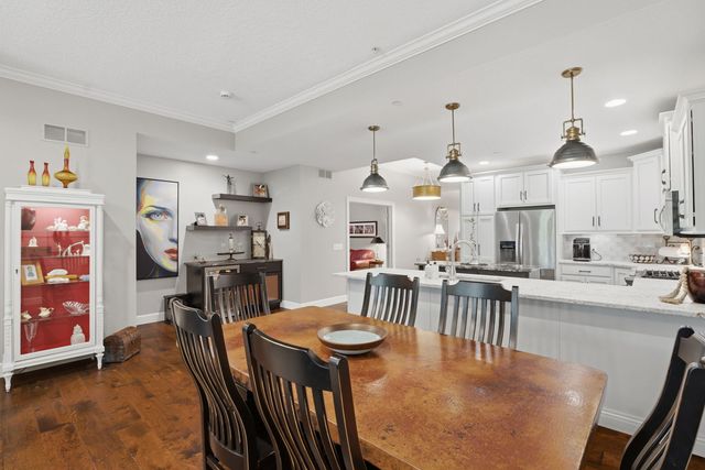 6215 Utica Ridge Road 104, Davenport, IA 52807
