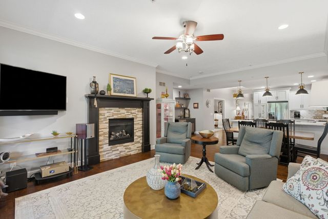 6215 Utica Ridge Road 104, Davenport, IA 52807