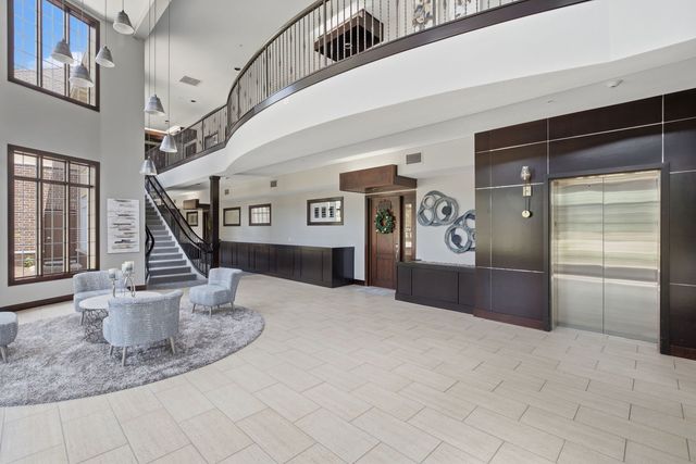 6215 Utica Ridge Road 104, Davenport, IA 52807