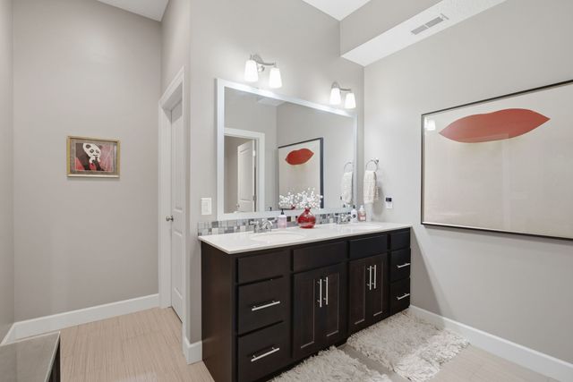 6215 Utica Ridge Road 104, Davenport, IA 52807