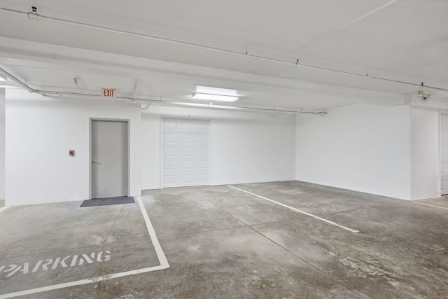6215 Utica Ridge Road 104, Davenport, IA 52807