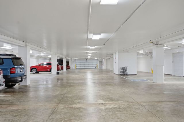 6215 Utica Ridge Road 104, Davenport, IA 52807