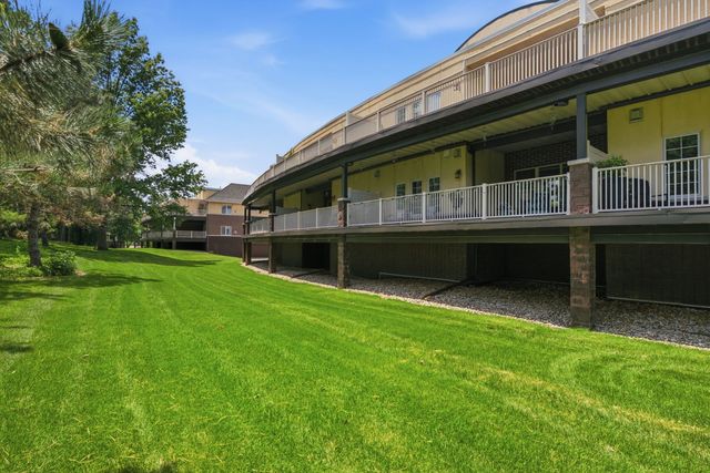 6215 Utica Ridge Road 104, Davenport, IA 52807
